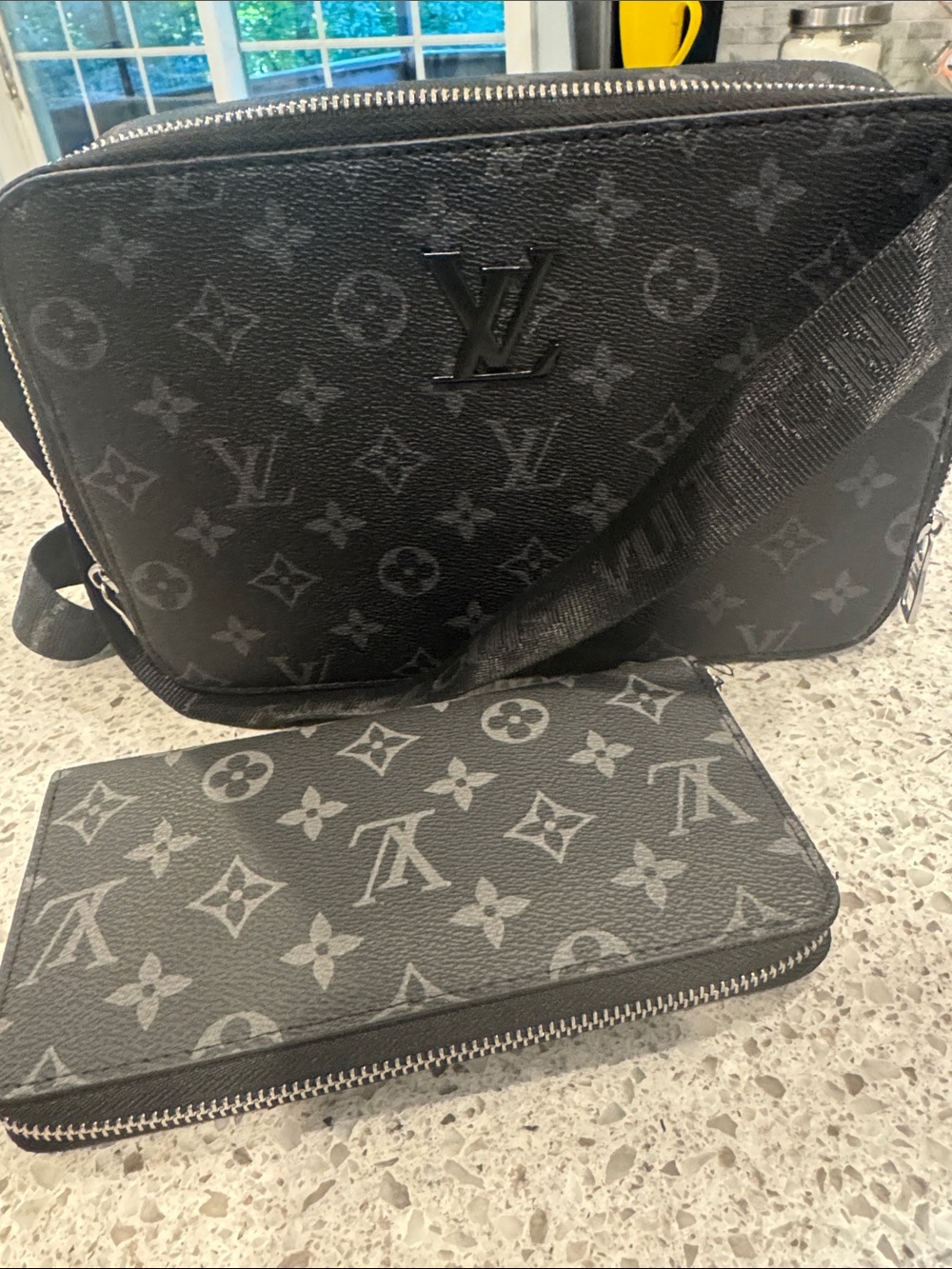 Source Unknown Black and Gray Monogram Crossbody Bag - Picture 6 of 6